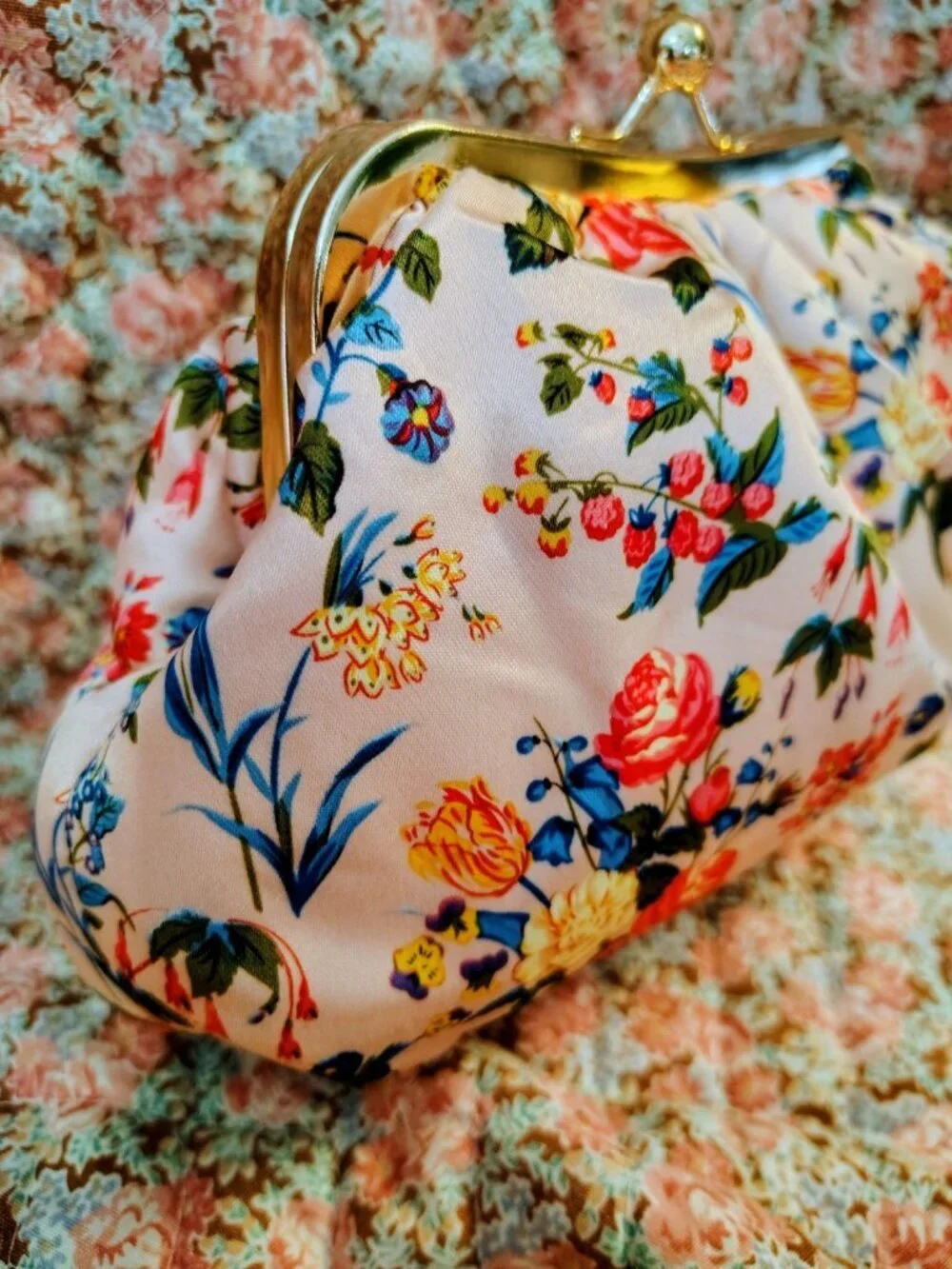 The Vintage Cosmetic Company NWOT Floral Cosmetic Clutch